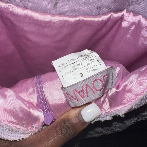 Unnoticeable missing rhinestones, hook broke in back but isnt needed. - Picture 12 of 13